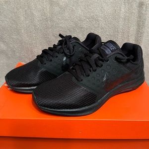 NEW ~ NIKE Black Sneakers